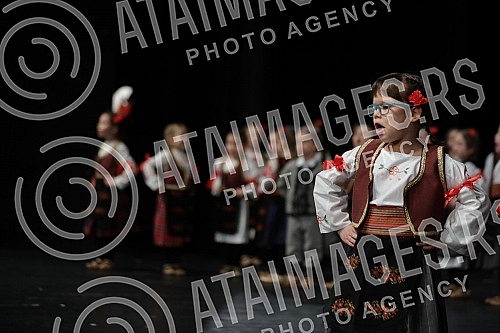 A concert on the occasion of the 10th anniversary of the folklore school of the Jana Cultural and Artistic Society from Zemun was held at the Vlada Divljan Cultural Center.Koncert povodom 10 godina postojanja skole folklora Kulturno umetnickog drus
