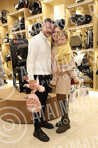 Promotion of new products of the BeSafe and Ergobaby brands with certified educators was held in the Jungle Baby store.Promocija novih proizvoda brendova BeSafe i Ergobaby uz sertifikovane edukatore odrzana je u Jungle Baby prodavnici.