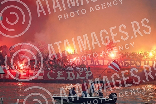Zvezda's ball on the water - a spectacular celebration of the 32nd title of Serbian champion of fans and football players.Zvezdin bal na vodi - spektakularna proslava 32. titulu sampiona Srbije navijaca i fudbalera.