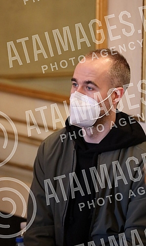 A press conference was held at the National Theater on the occasion of the premiere of the play Orlando by Virginia Woolf, directed by Bojan Djordjev.
U Narodno pozoristu odrzana konferencija za novinare povodom premijere drame Orlando Virdzinije V A press conference was held at the National Theater on the occasion of the premiere of the play Orlando by Virginia Woolf, directed by Bojan Djordjev.
U Narodno pozoristu odrzana konferencija za novinare povodom premijere drame Orlando Virdzinije V