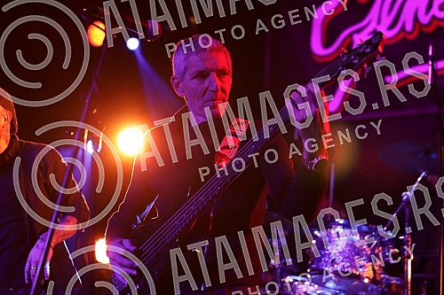 The rock group Generation 5 marked its 44th anniversary with a concert in the American Hall of the Youth Center in Belgrade.Rok grupa Generacija 5 je 44. godine postojanja obelezila koncertom u sali Amerikana Doma omladine u Beogradu.