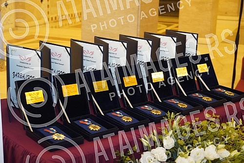 In the Crypt of the Church of St. Sava, the Dajana Paunovic Foundation awarded the Golden Order of St. Mother Anastasia to mothers with three or more children, who come from Central Serbia and Kosovo and Metohija.U Kripti Hrama Svetog Save majkama 