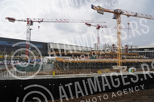 Obimni infrastrukturni radovi na modernizaciji beogradskog aerodroma zapoceti su pocetkom 2020. godine i imaju za cilj povecanje kapaciteta i poboljsanje korisnickog iskustva i komfora. Obimni infrastrukturni radovi na modernizaciji beogradskog aerodroma zapoceti su pocetkom 2020. godine i imaju za cilj povecanje kapaciteta i poboljsanje korisnickog iskustva i komfora.