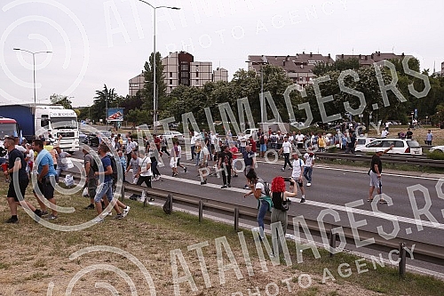 Fiat workers ended the protest and blockade of the highway near the Sava Center shortly after 6 pm, after the agreement that the President of the Republic of Serbia, Aleksandar Vucic, would receive them on Saturday, at 9 am.
Radnici Fijata zavrsili Fiat workers ended the protest and blockade of the highway near the Sava Center shortly after 6 pm, after the agreement that the President of the Republic of Serbia, Aleksandar Vucic, would receive them on Saturday, at 9 am.
Radnici Fijata zavrsili