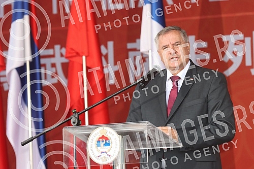 At the location of Garevac, near Modrica, a ceremony was held on the occasion of the beginning of the construction of the Vukosavlje - Brcko highway project.Na lokaciji Garevac, kod Modrice odrÅ¾ana je svecanost povodom pocetka realizacije projekta