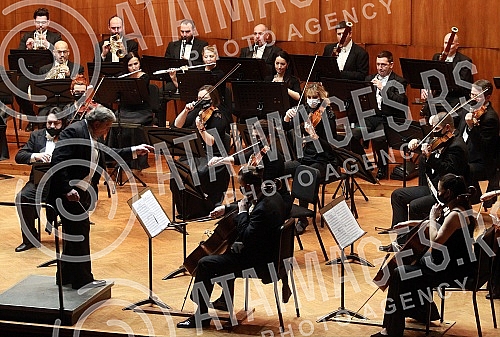 The concert of the Belgrade Philharmonic Orchestra with the former chief conductor Uros Lajovic, and a young cello star, Harriet Krijgh, performed with the orchestra for the first time, performing Haydn's concerto for this instrument.Koncert Beogra
