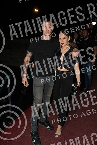 Performance of Radisa Trajkovic - Djani held on raft Na vodi kafana.Nastup Radise Trajkovic - Djani na splavu Na vodi kafana.