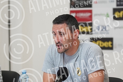 Promotion of the new head of the Cukaricki football club Dusan Kerkez and the first roll call of the team before the start of preparations for the upcoming 2022/23 season.
Promocija novog sefa struke fudbalskog kluba Cukaricki Dusana Kerkeza i prva Promotion of the new head of the Cukaricki football club Dusan Kerkez and the first roll call of the team before the start of preparations for the upcoming 2022/23 season.
Promocija novog sefa struke fudbalskog kluba Cukaricki Dusana Kerkeza i prva