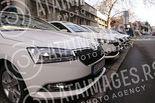 At the Republic Bureau of Statistics, representatives of the EU Delegation to Serbia handed over to the director of the Bureau Miladin Kovacevic the keys to 18 cars donated by the EU.U Republickom zavodu za statistiku predstavnici Delegacije EU u S