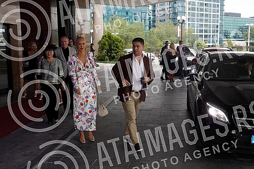 The celebration of the civil wedding of Mihajlo Saulic and Marina Velimirovic was held at the Hyatt Hotel.Slavlje povodom gradjanskog vencanja Mihajla Saulica i Marine Velimirovic odrzano je u hotelu Hajat.