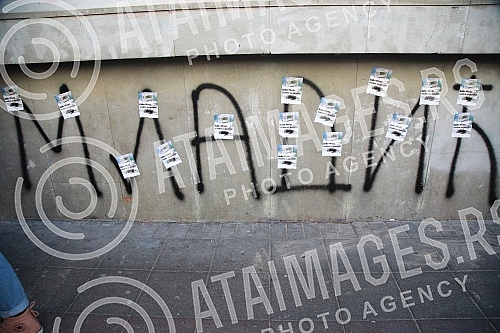Natasa Kandic and Women in Black pasted graffiti dedicated to Ratko Mladic on the building of the Youth Center.Natasa Kandic i Zene u crnom prelepile su grafit posvecen Ratku Mladicu na zgradi Doma omladine.