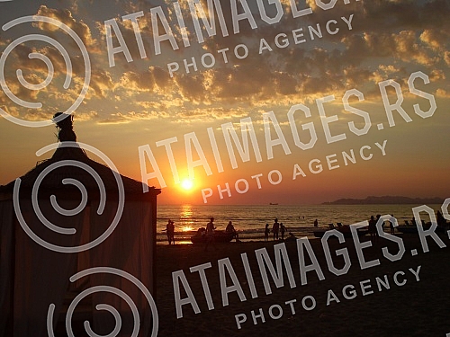 Sandy beach in Durres.Pescana plaza u Dracu.