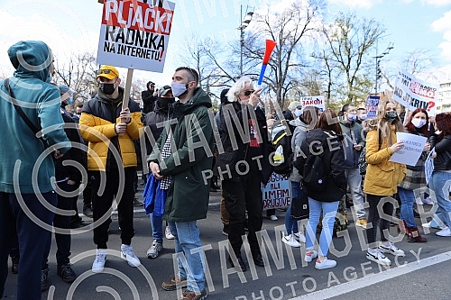Freelancers protest against the proposal to amend the Law on personal income tax, which was adopted by the Government in front of the National assembly of Serbia.
Protest frilensera zbog predloga za izmenu Zakona o porezu na dohodak gradjana koji je Freelancers protest against the proposal to amend the Law on personal income tax, which was adopted by the Government in front of the National assembly of Serbia.
Protest frilensera zbog predloga za izmenu Zakona o porezu na dohodak gradjana koji je