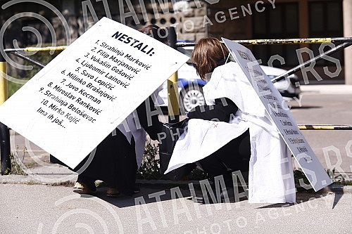 In front of the main entrance of the Police Administration for the city of Belgrade, a gathering called 