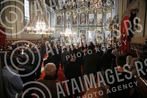 In the afternoon, the Plastanica was presented in the Cathedral, which symbolizes the cloth in which Jesus was wrapped after being removed from the cross, and it shows Christ's laying in the tomb.U Sabornoj crkvi popodne je izneta Plastanica, koja 