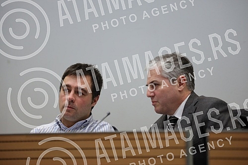 Organized by the Serbian movement Dveri in the hall of the Municipal Assembly of Stari grad, a panel discussion was held on the referendum LET'S NOT GIVE A CONSTITUTION!U organizaciji Srpskog pokreta Dveri u sali Skupstine opstine Stari grad odrzan