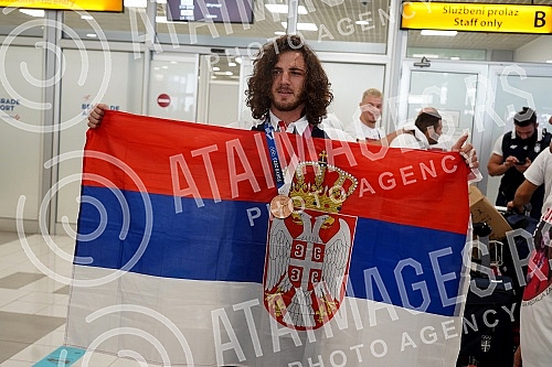 The representative of Serbia in wrestling, Zurab Datunashvili, the winner of the bronze Olympic medal at the Games in Tokyo, arrived in Serbia and on that occasion, a press conference was held at the Nikola Tesla Airport.Reprezentativac Srbije u rv