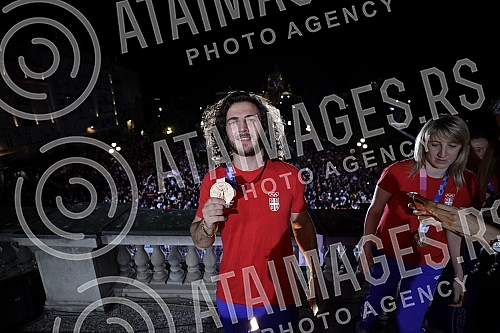 On the plateau in front of the City Assembly of Belgrade, a reception was organized for the members of the Serbian Olympic team who won nine medals at the Games in Tokyo, and the Olympians addressed the audience from the balcony of the City Assembly.