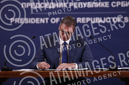 The President of Serbia, Aleksandar Vucic, held a press conference where he announced the name of the representative for the composition of the new Government and spoke about other topics - electricity, gas and Kosovo and Metohija.Predsednik Srbije 
