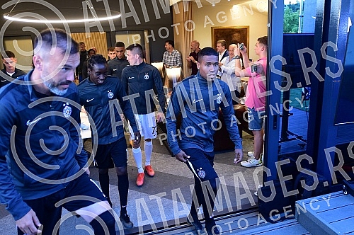 The official promotion of the new set of Nike FK Partizan jerseys for the 2022/23 season was held in the VIP Lounge above the center line of the Partizan stadium.Svecana promocija nove garniture Nike dresova FK Partizan za sezonu 2022/23 odrzana je
