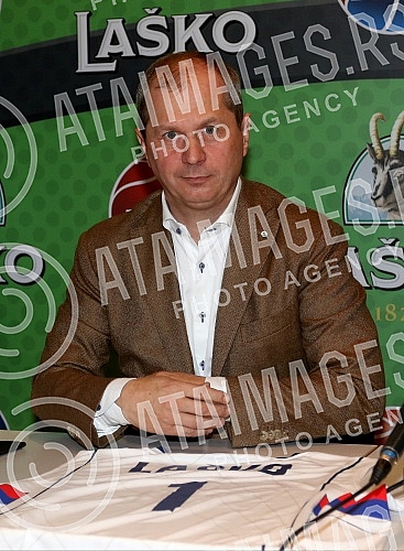Signing of the sponsorship agreement between the Basketball Association of Serbia and the Lasko brewery.Potpisivanje sponzorskog ugovora izmedju Kosarkaskog saveza Srbije i pivare Lasko.