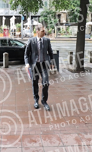 The working and election assembly of the Democratic Party of Serbia was held in the building of the municipality of Stari grad.Radna i izborna Skupstinu Demokratske stranka Srbije odrzana je u zgradi opstine Stari grad.