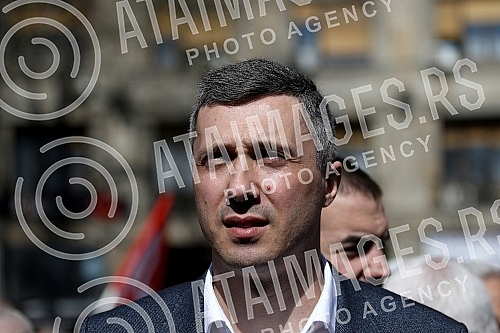Protest of pensioners and military pensioners because of pension cutsProtest penzionera i vojnih penzionera zbog smanjenja penzija.
