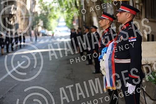 As part of the celebration of Interior Ministry Day and Police Day, a police delegation laid a wreath at the Cukur Fountain, which is of historical importance to the Serbian police, since it clashed with the Turkish army for the first time. U sklop