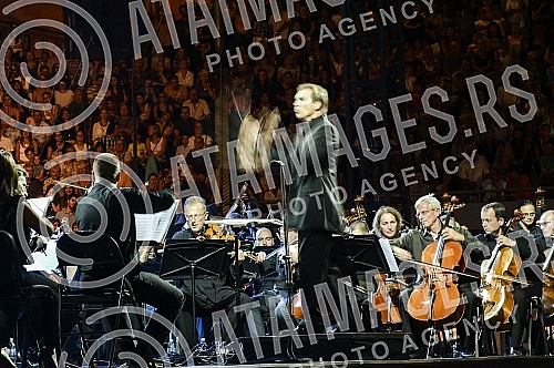 The Night of Music was held with the performance of Kolibri Choir, RTS Choir and Symphony Orchestra at the Tasmajdan Stadium.Odrzana Noc muzike uz nastup hora Kolibri, hora RTS i Simfonijskog orkestra na stadionu Tasmajdan. 