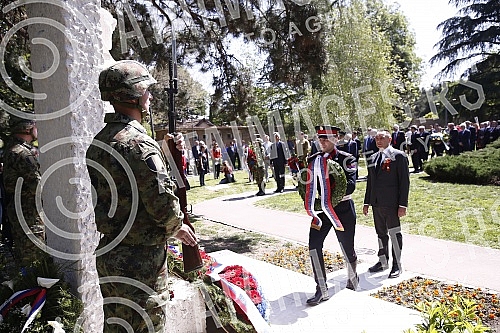 As part of the celebration of May 9, the Day of Victory over Fascism in World War II, representatives of the Ministry of Defense and the Serbian Army, the City of Belgrade and SUBNOR and participants in the Immortal Regiment laid wreaths at the Monum