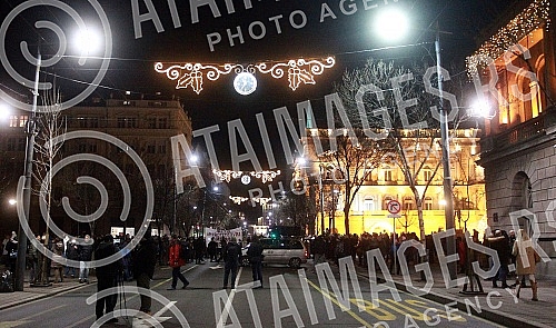 In front of the Presidency of Serbia, despite the ban on the gathering, several hundred citizens gathered at a protest organized by the organization Kreni - Promeni, demanding a ban on the extraction of pine and lithium.Ispred Predsednistva Srbije,