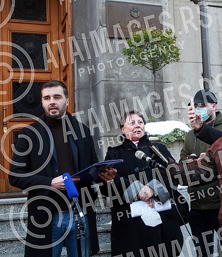 A press conference was held in front of the Government of Serbia on the action Kreni Promeni on the occasion of submitting a petition with 290,000 signatures, which would prevent the exploitation of lithium in Serbia.
Ispred Vlade Srbije odrzana je A press conference was held in front of the Government of Serbia on the action Kreni Promeni on the occasion of submitting a petition with 290,000 signatures, which would prevent the exploitation of lithium in Serbia.
Ispred Vlade Srbije odrzana je