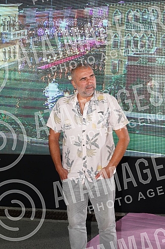 Superfinale of the fifth season of the reality program Zadruga, which is broadcast on Pink TV.Superfinale pete sezone rijaliti programa Zadruga koji se emituje na televiziji Pink.