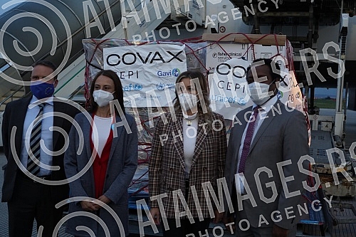 Minister of European integration Jadranka Joksimovic welcomed the first contingent of 57,000 doses of AstraZeneca vaccines through the COVAX mechanism at the 