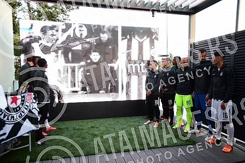 The official promotion of the new set of Nike FK Partizan jerseys for the 2022/23 season was held in the VIP Lounge above the center line of the Partizan stadium.Svecana promocija nove garniture Nike dresova FK Partizan za sezonu 2022/23 odrzana je