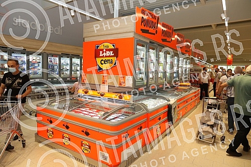 Lidl Serbia has opened a new store in Belgrade, in Karaburma, which is the 51st store of this chain in Serbia.Lidl Srbija otvorio je novu prodavnicu u Beogradu, na Karaburmi, koja cini 51. prodajni objekat ovog lanca u Srbiji.