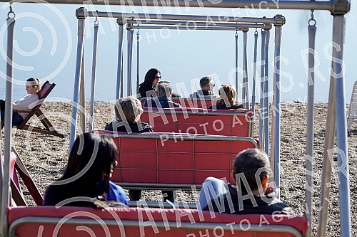 A large number of citizens enjoyed a beautiful sunny day on Ada Ciganlija on the first day of 2021. Veliki broj gradjana uzivao je u predivnom suncanom danu na Adi Ciganliji prvog dana 2021. godine.