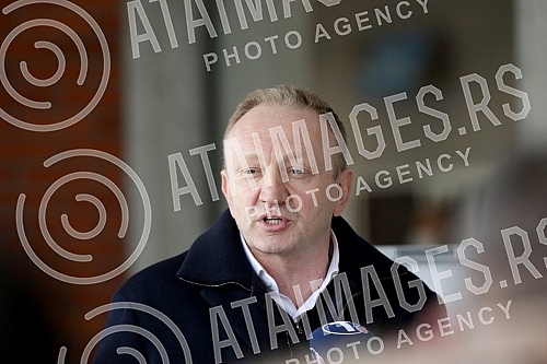 After three hearings of three lawsuits for texts published by Informer, the president of the Party of Freedom and Justice, Dragan Djilas, held a press conference in front of the Palace of Justice.
Posle tri saslusanja po tri tuzbe za tekstove koje j After three hearings of three lawsuits for texts published by Informer, the president of the Party of Freedom and Justice, Dragan Djilas, held a press conference in front of the Palace of Justice.
Posle tri saslusanja po tri tuzbe za tekstove koje j