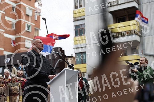 In the northern part of Kosovska Mitrovica, a large national gathering of Serbs from the north of Kosovo and Metekohija began at noon, after the withdrawal from all Kosovo institutions.U severnom delu Kosovske Mitrovice  u podne je poceo veliki nar