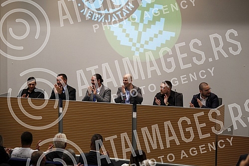 The election assembly of the Belgrade City Board of True Serbia and the Leviathan National Defense was held in the Stari Grad municipality building.U zgradi opstine Stari grad odrzana je izborna skupstina gradskog odbora Beograda Prave Srbije i Nac