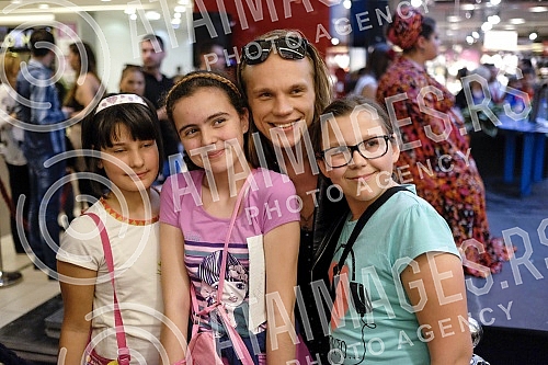 U Trznom centru USCE Shopping centar odrzano druzenje sa ucesnicima Eurosonga (Eurosong 2015 - Wiena). Ucestovali su: Bojana Stamenom (Srbija/Serbia), Nenad Knezevic - Knez (Crna Gora/Montenegro), Daniel Kajmakoski (Makedonija/FYROM) i Eduard Romanyu