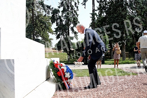 The Mayor of Belgrade, Zoran Radojicic, the Minister of Labor, Employment, Veterans and Social Affairs, Darija Kisic Tepavcevic, and the Ambassador of France to Serbia, Zan-Louis Falconi, laid wreaths at the Monument of Gratitude to France on the occ The Mayor of Belgrade, Zoran Radojicic, the Minister of Labor, Employment, Veterans and Social Affairs, Darija Kisic Tepavcevic, and the Ambassador of France to Serbia, Zan-Louis Falconi, laid wreaths at the Monument of Gratitude to France on the occ