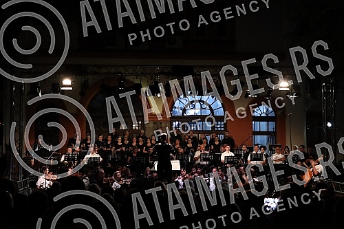 On the stage in the courtyard of the Captain Misa building, the new season of the THEATER theater was solemnly opened with the concert 