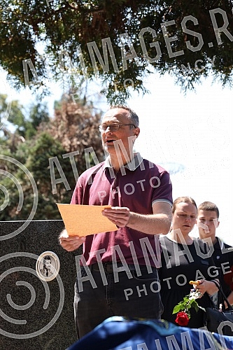 The deputy head of the BIA, Milorad Bracanovic, was buried at the New Cemetery on Bezanijska Kosa.Zamenik sefa BIA Milorad Bracanovic sahranjen je na Novom groblju na Bezanijskoj kosi.
