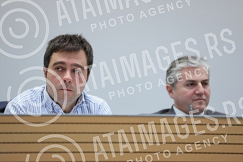 Organized by the Serbian movement Dveri in the hall of the Municipal Assembly of Stari grad, a panel discussion was held on the referendum LET'S NOT GIVE A CONSTITUTION!U organizaciji Srpskog pokreta Dveri u sali Skupstine opstine Stari grad odrzan