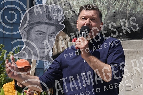 A protest began on Nikola Pasic Square at noon on the occasion of May Day and the conditions in which workers in Serbia work, and representatives of the coalition Moramo and the united branch union Nezavisnost called for a protest walk.Na Trgu Niko
