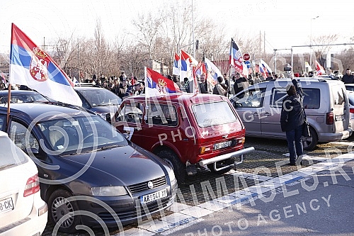 Driving a car called Z to win from the Sava Center to the Church of the Holy Trinity, next to the Church of St. Mark in support of Russia.Voznja automobilima pod nazivom Z za pobedu od Sava centra do hrama Svete Trojice, pored Crkve Svetog Marka u 