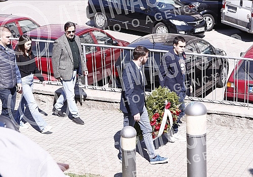 Members of New Party and 1 in 5 million laid wreaths at the 