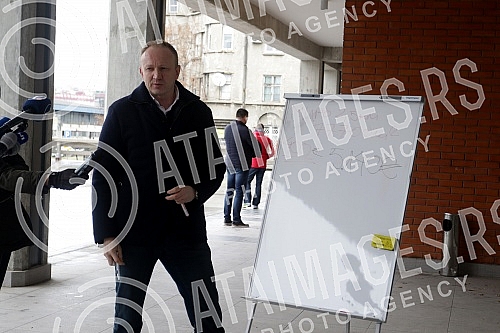 After three hearings of three lawsuits for texts published by Informer, the president of the Party of Freedom and Justice, Dragan Djilas, held a press conference in front of the Palace of Justice.
Posle tri saslusanja po tri tuzbe za tekstove koje j After three hearings of three lawsuits for texts published by Informer, the president of the Party of Freedom and Justice, Dragan Djilas, held a press conference in front of the Palace of Justice.
Posle tri saslusanja po tri tuzbe za tekstove koje j