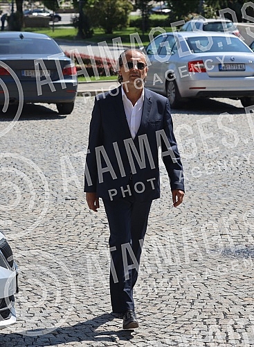 Commemoration on the occasion of the death of one of the greatest Serbian and Yugoslav singers of popular music, Djordje Marjanovic, was held in the Ceremonial Hall of the Belgrade City Assembly.Komemoracija povodom smrti jednog od najvecih srpskih